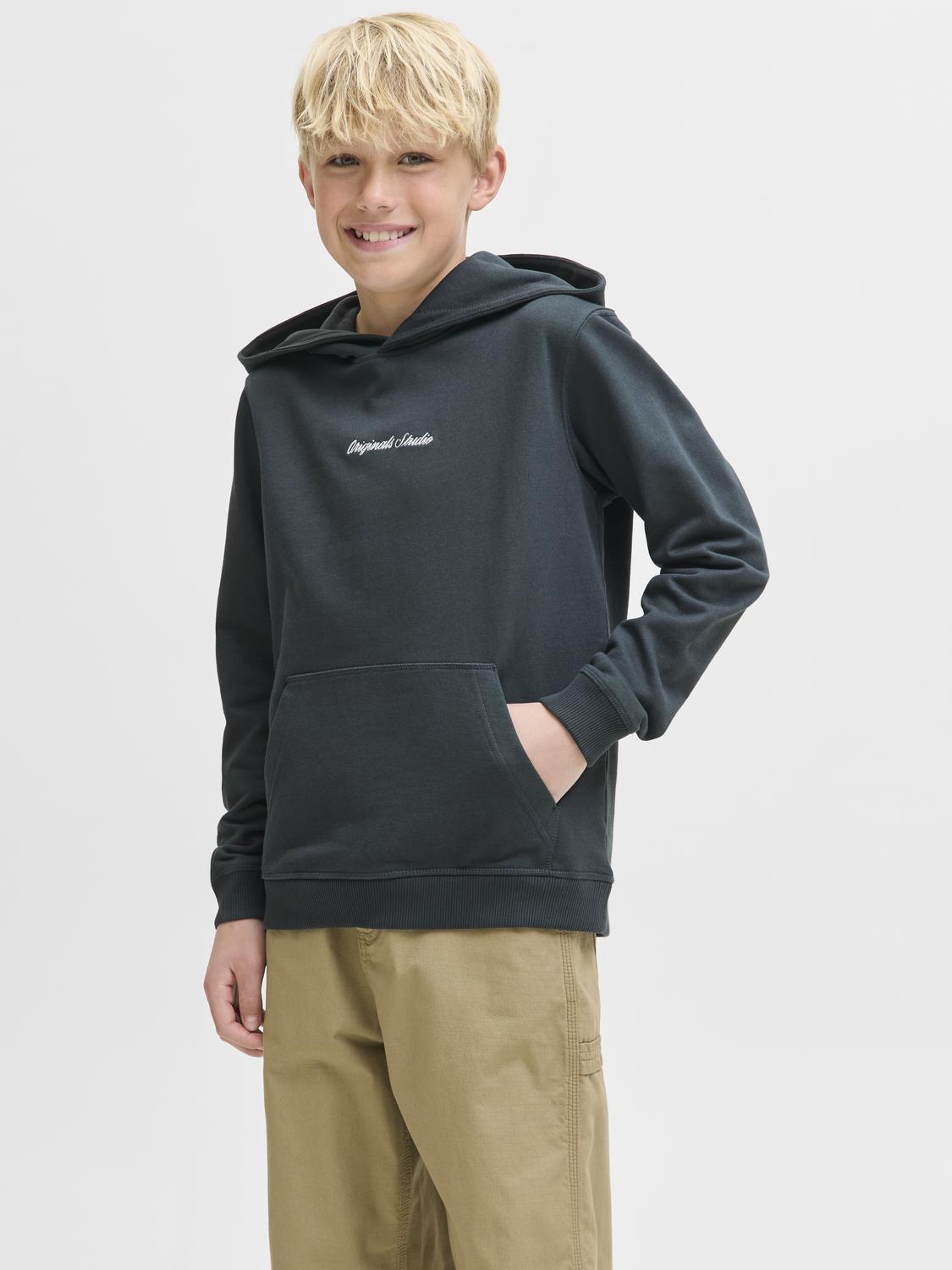 model_shot-front